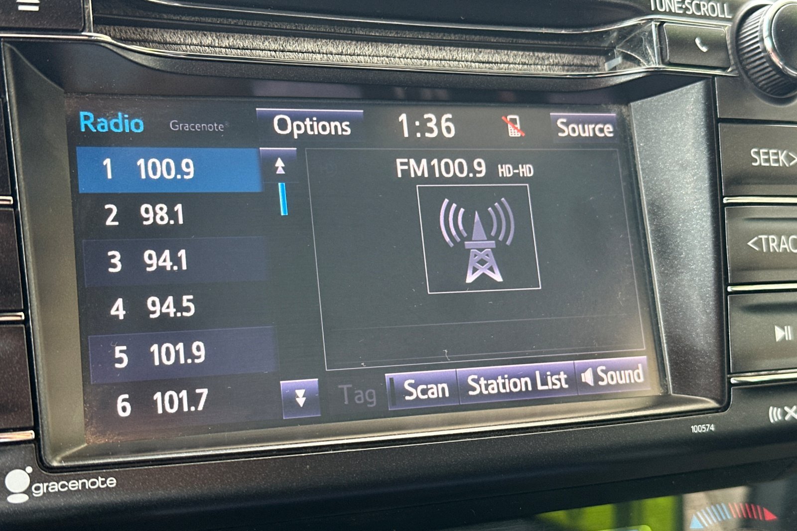 Used 2018 Toyota RAV4 SE w/ Power Extra Value Package AWD/4WD image 18