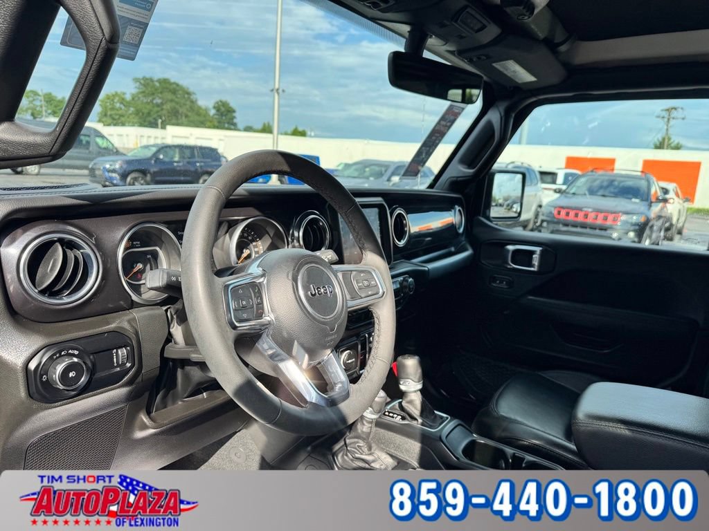 Used 2023 Jeep Wrangler Unlimited Sahara AWD/4WD image 3