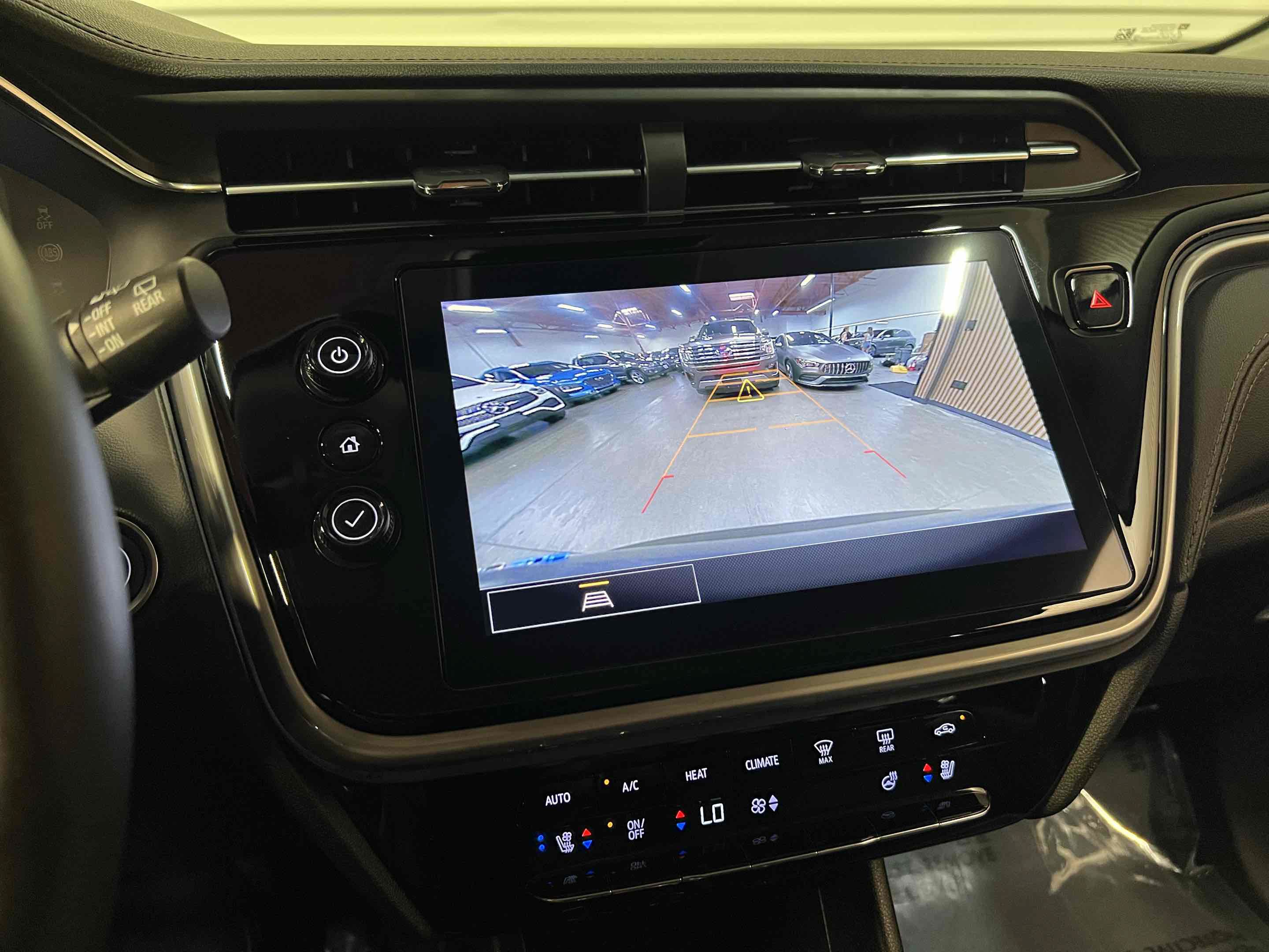 Used 2022 Chevrolet Bolt EUV LT w/ Convenience Package FWD image 11