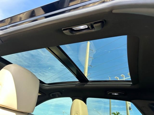 Used 2017 Cadillac XT5 Luxury w/ Driver Awareness Package FWD image 17