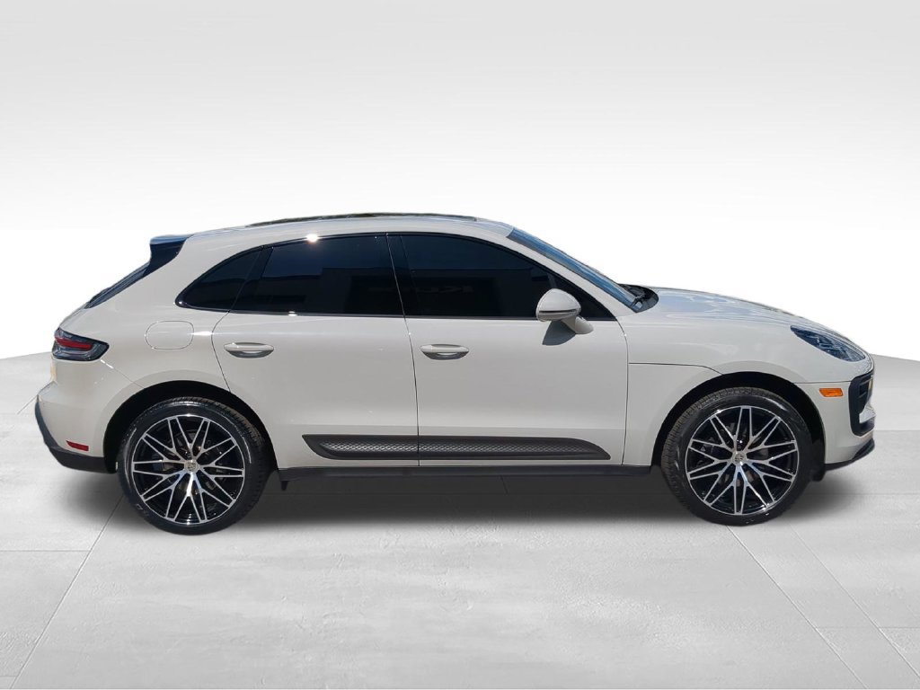 Used 2022 Porsche Macan AWD/4WD image 2