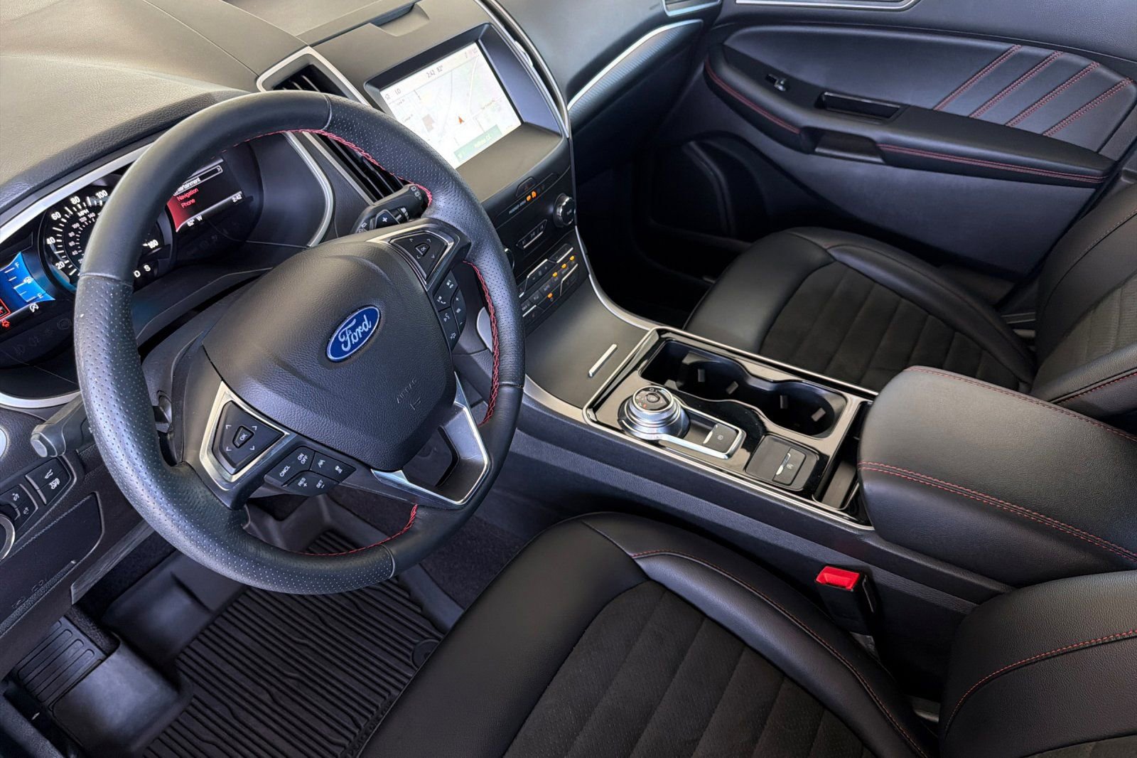 Used 2020 Ford Edge ST-Line w/ Cold Weather Package AWD/4WD image 10