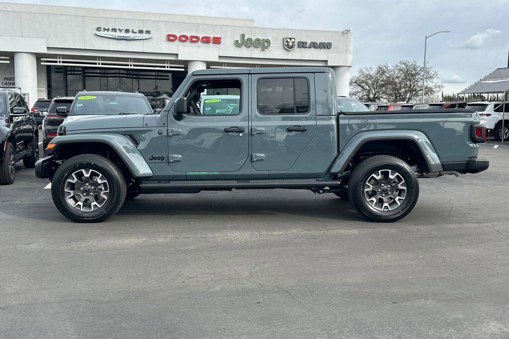 New 2026 Jeep Gladiator Sport AWD/4WD image 7