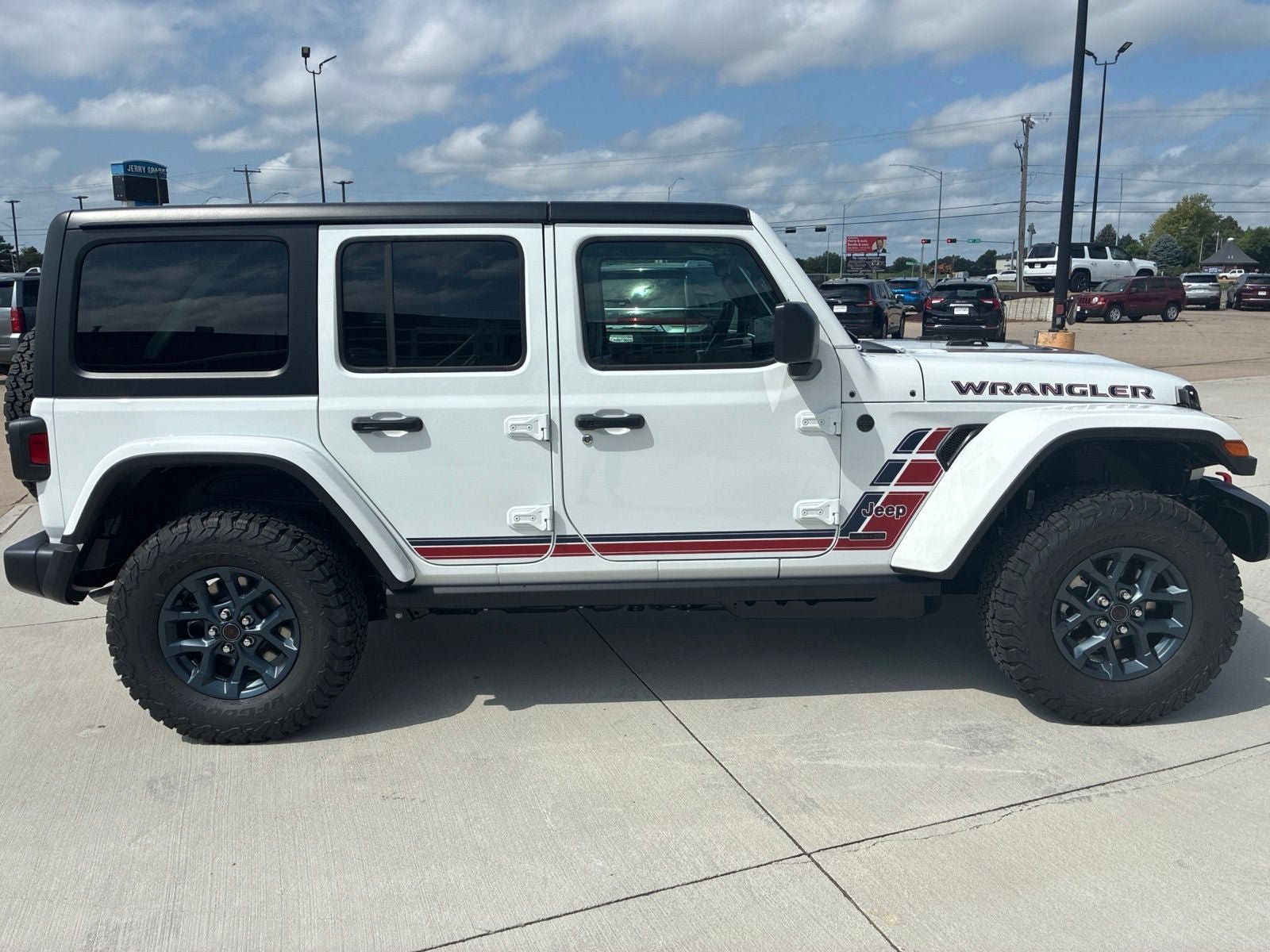 New 2026 Jeep Wrangler Unlimited Sport w/ Dual Top Group AWD/4WD image 9