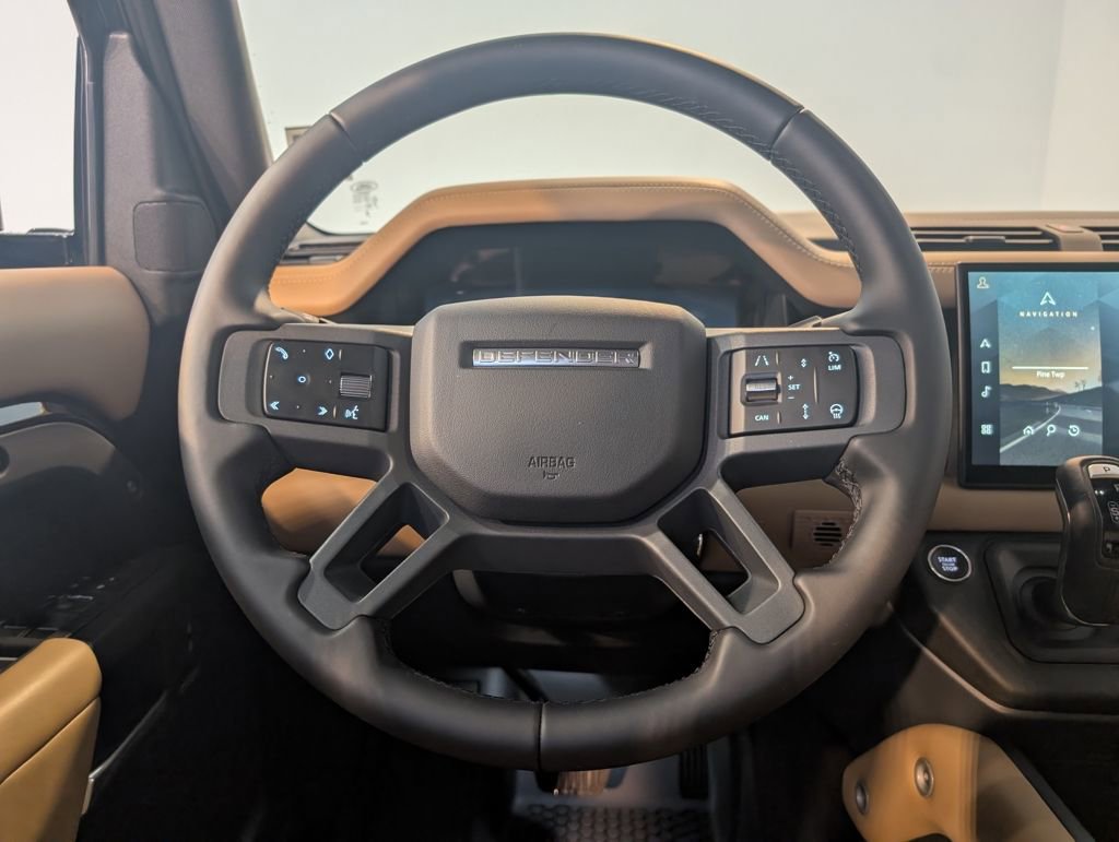 Used 2025 Land Rover Defender 110 X-Dynamic SE image 17