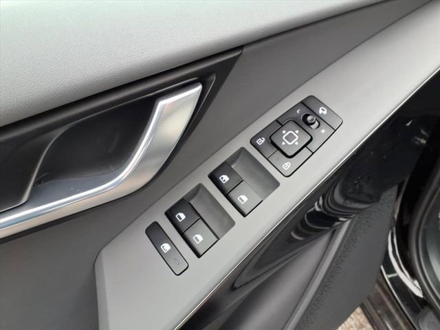 Used 2024 Kia Niro EX Touring image 16