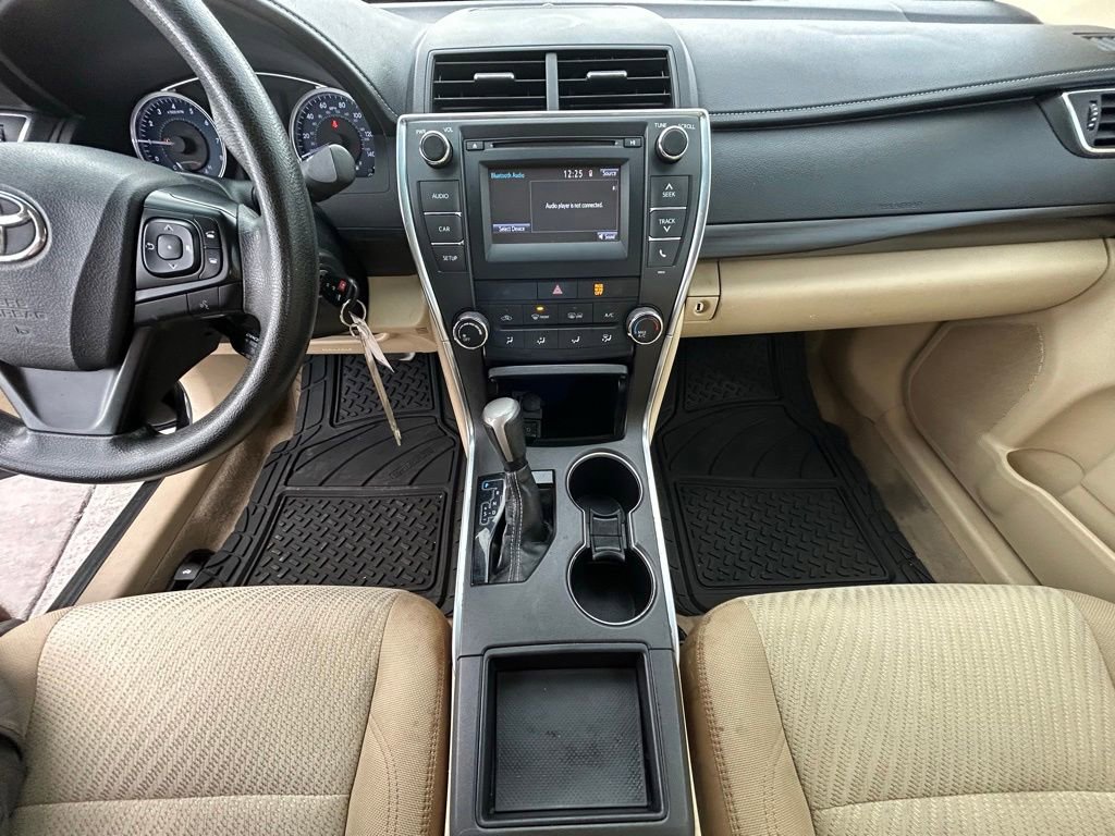 Used 2017 Toyota Camry LE FWD image 17