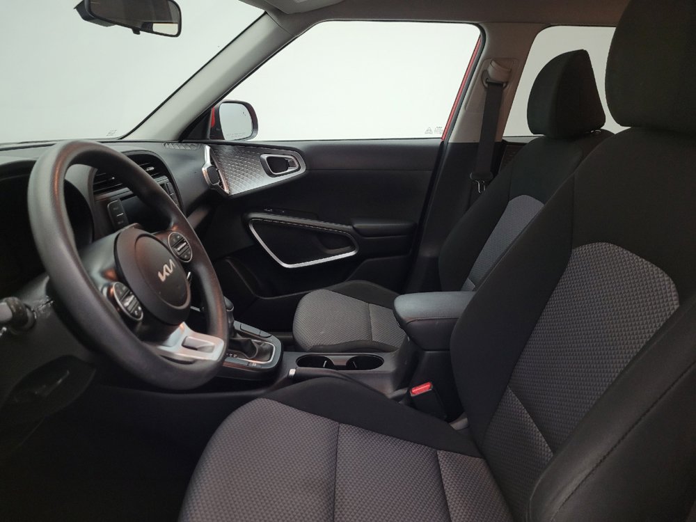 Used 2023 Kia Soul LX w/ LX Technology Package FWD image 17