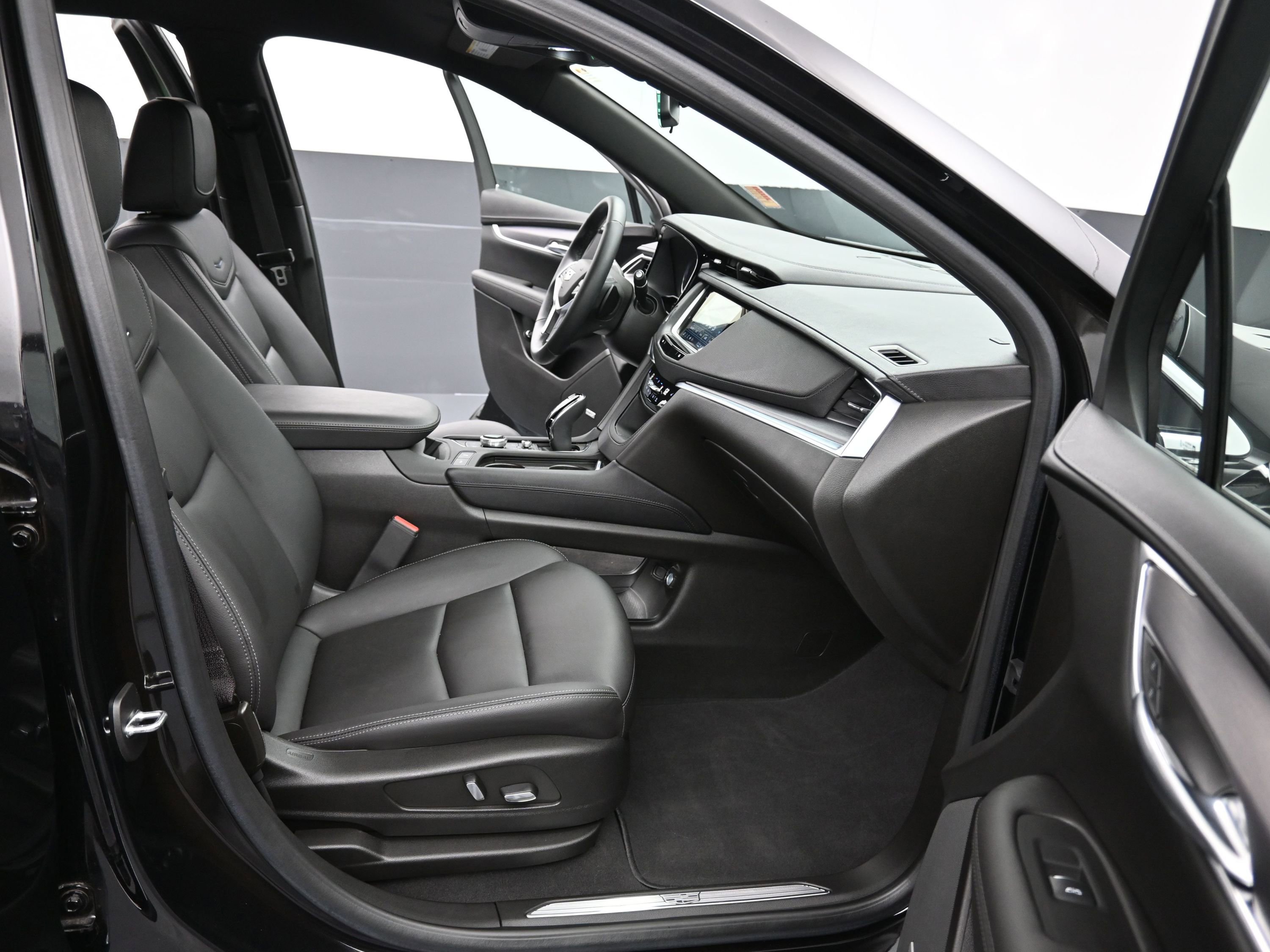 Used 2024 Cadillac XT5 Luxury w/ LPO, Floor Liner Package image 17