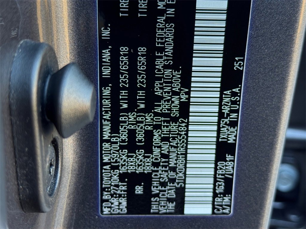 Used 2024 Toyota Highlander LE image 11