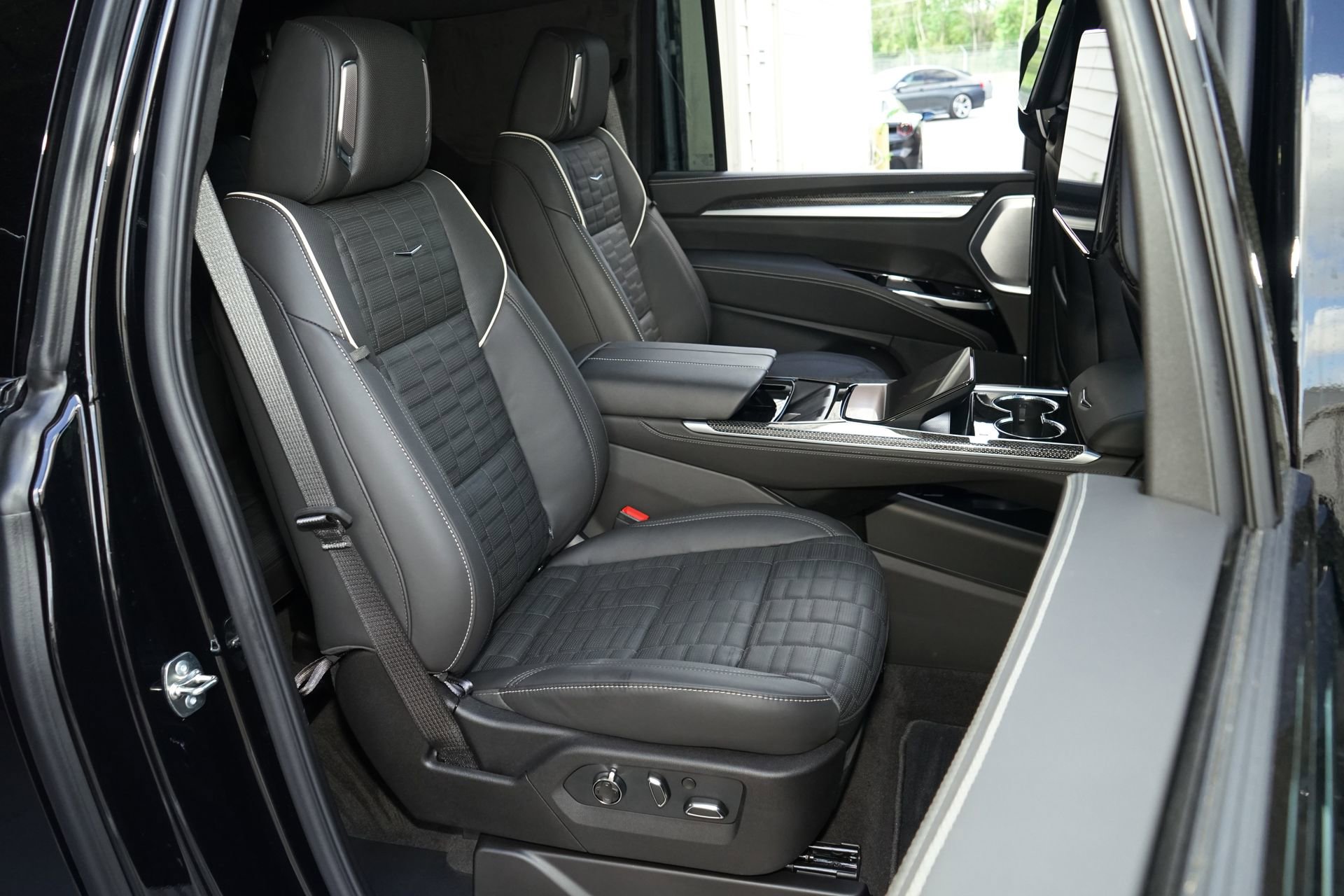 Used 2026 Cadillac Escalade ESV V image 24