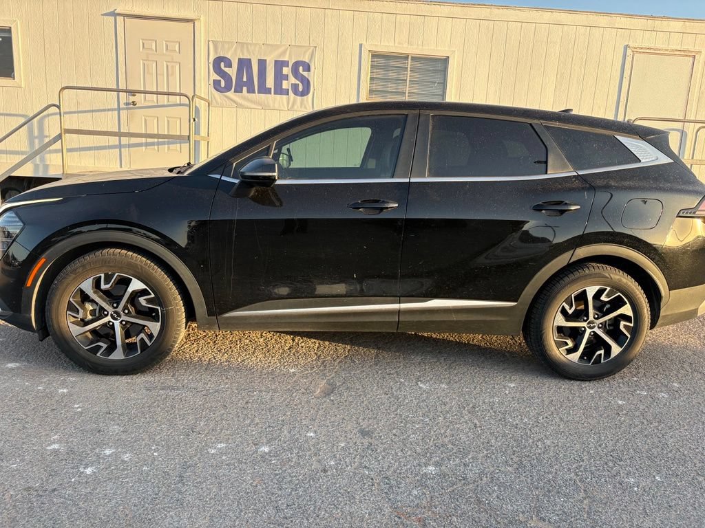 Used 2024 Kia Sportage EX FWD image 3