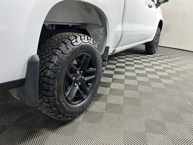 Used 2023 Chevrolet Silverado 1500 Custom Trail Boss AWD/4WD image 11