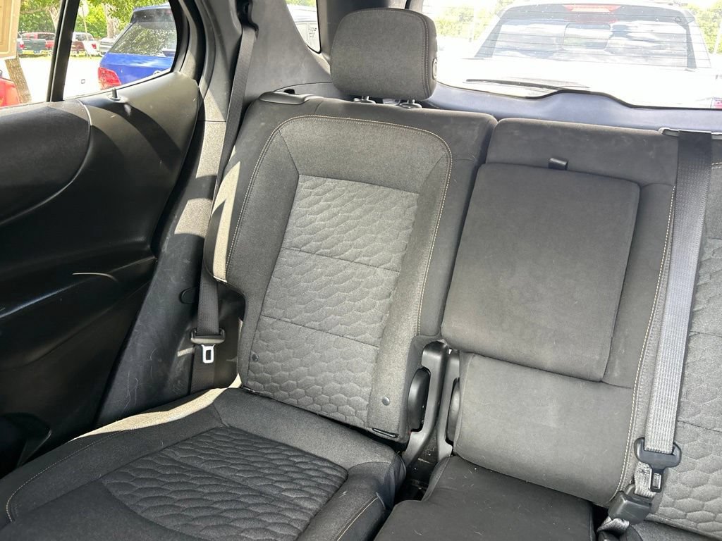 Used 2018 Chevrolet Equinox LT FWD image 12