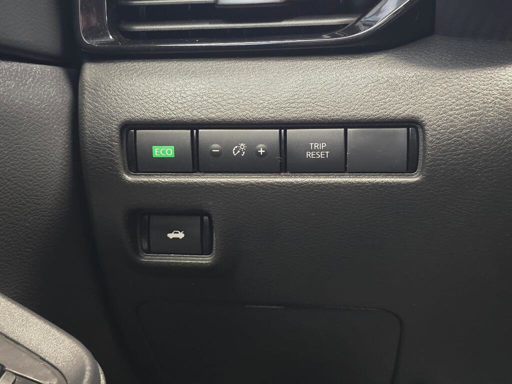Used 2024 Nissan Sentra SV FWD image 24