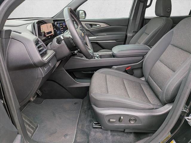 Certified 2025 Chevrolet Traverse LT w/ Driver Confidence Package image 16