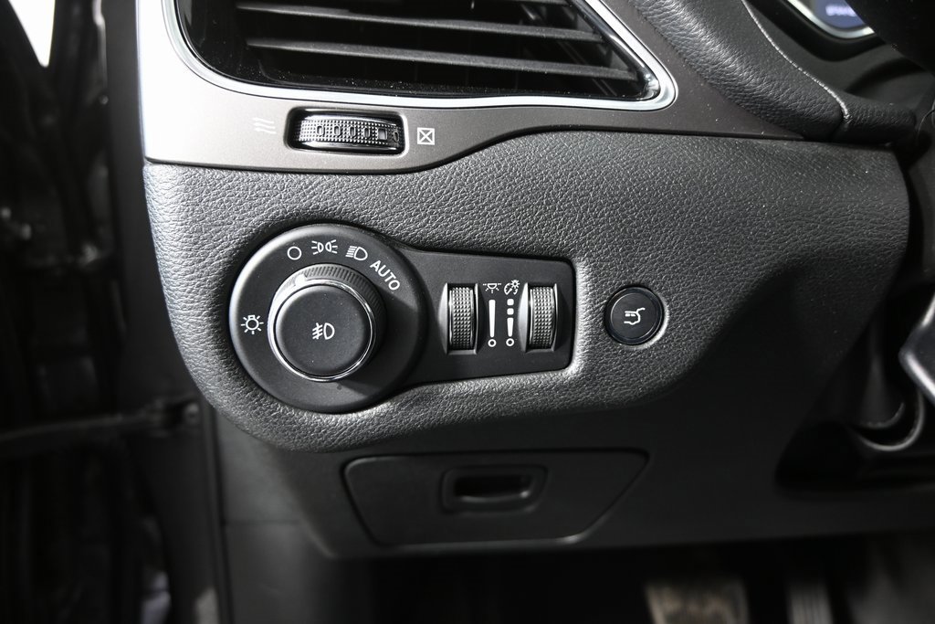 Used 2022 Jeep Cherokee Limited image 24