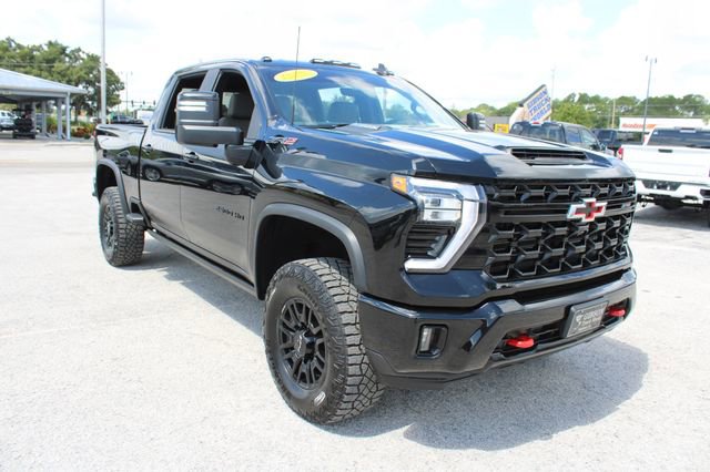 Used 2024 Chevrolet Silverado 2500 ZR2 w/ Technology Package image 16