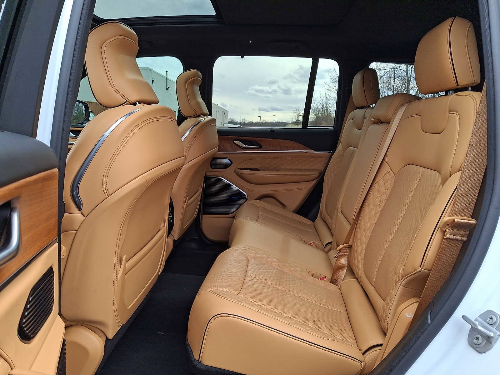 Used 2022 Jeep Grand Cherokee Summit image 10