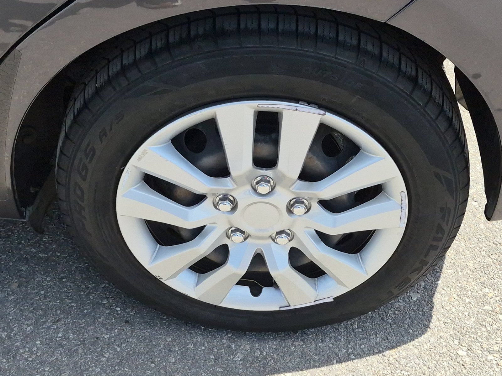 Used 2015 Toyota Yaris L FWD image 21