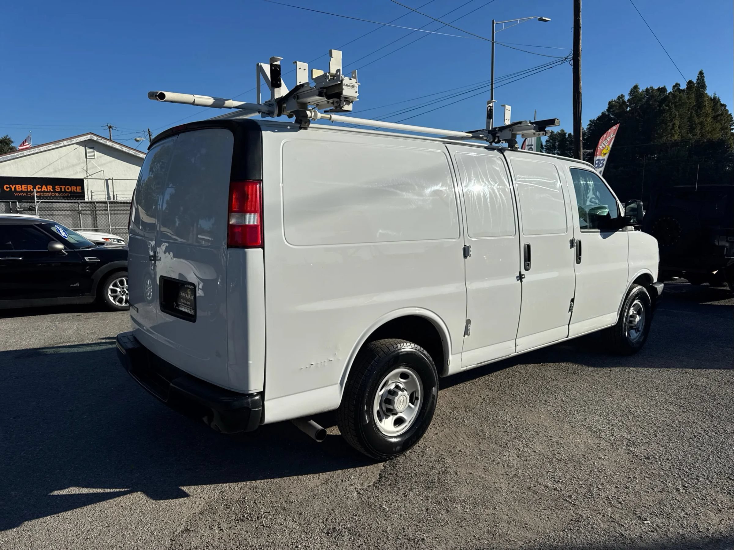 Used 2020 Chevrolet Express 2500 w/ Driver Convenience Package RWD image 10