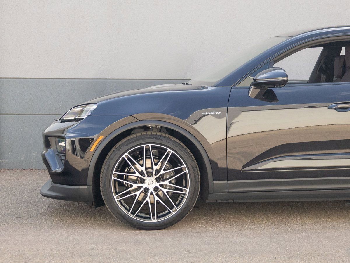 New 2025 Porsche Macan 4 Electric image 7