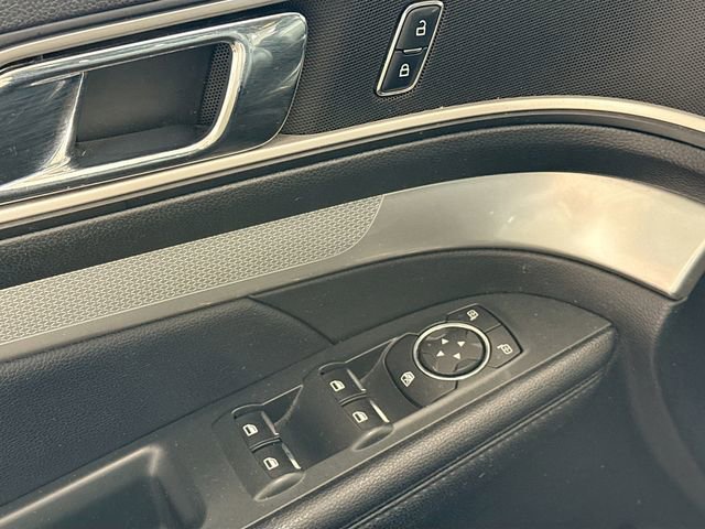 Used 2016 Ford Explorer XLT w/ Equipment Group 202A image 16