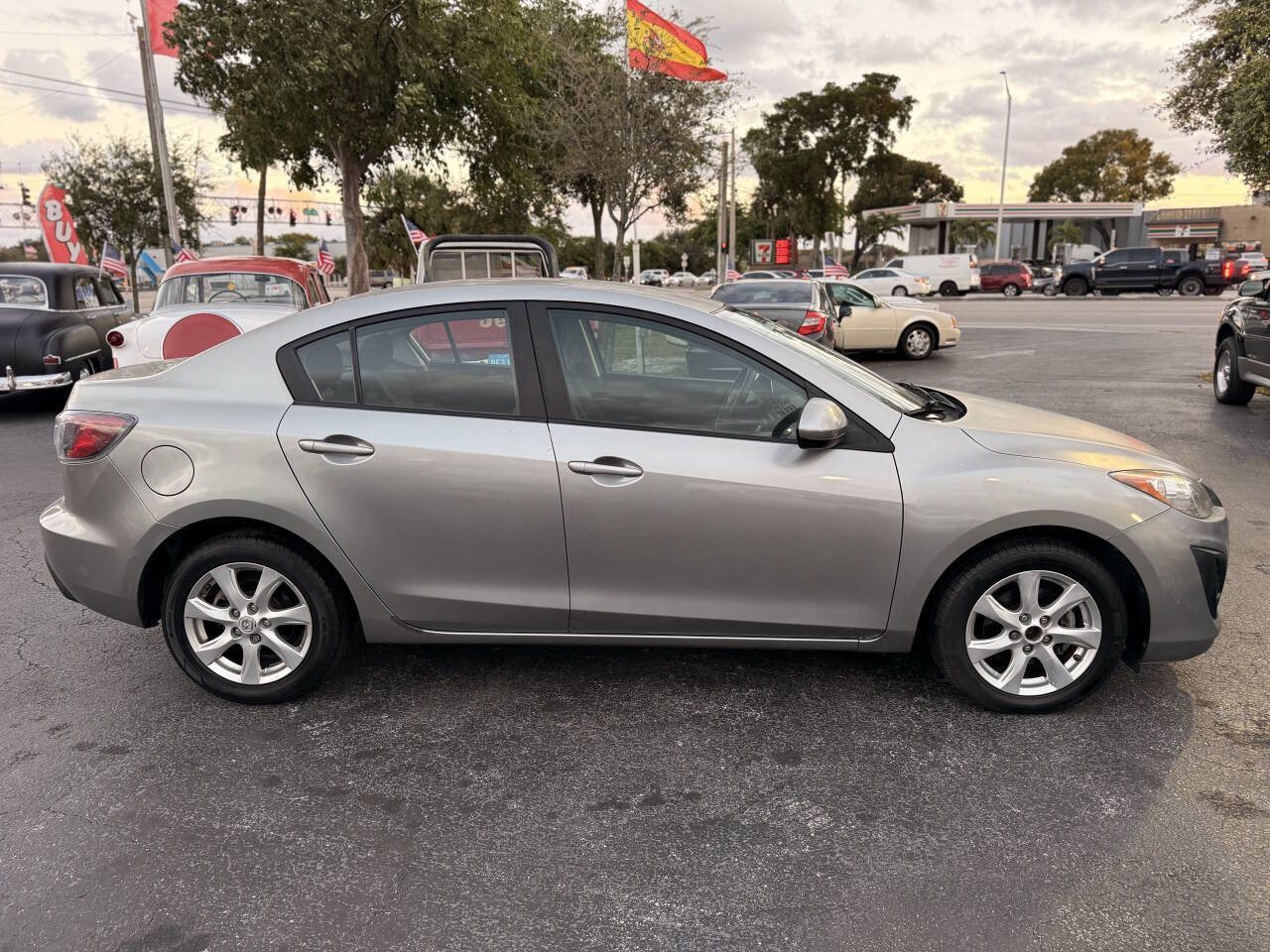Used 2010 MAZDA MAZDA3 i Touring image 11