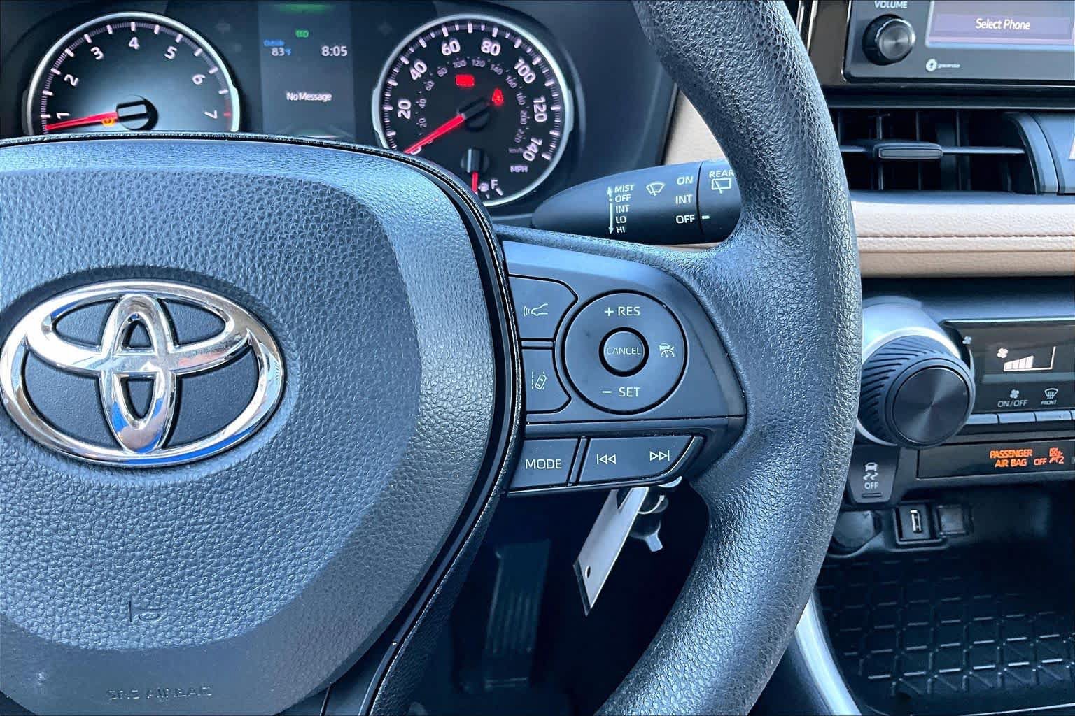 Used 2021 Toyota RAV4 LE AWD/4WD image 25