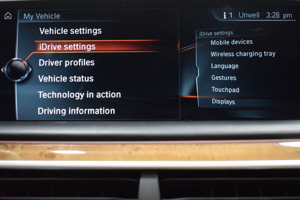 Used 2017 BMW 750i xDrive image 28