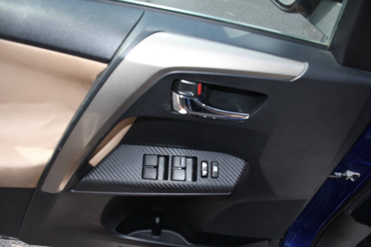 Used 2015 Toyota RAV4 XLE AWD/4WD image 15
