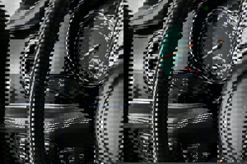 Used 2017 Bentley Bentayga image 26