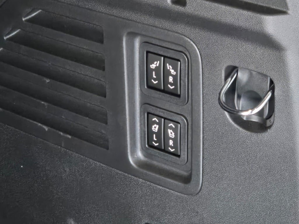Used 2026 Chevrolet Traverse High Country w/ LPO, Floor Liner Package AWD/4WD image 15