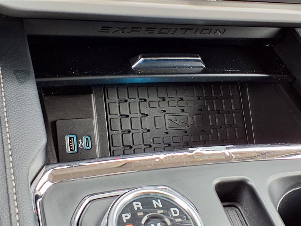 Used 2024 Ford Expedition XLT image 13