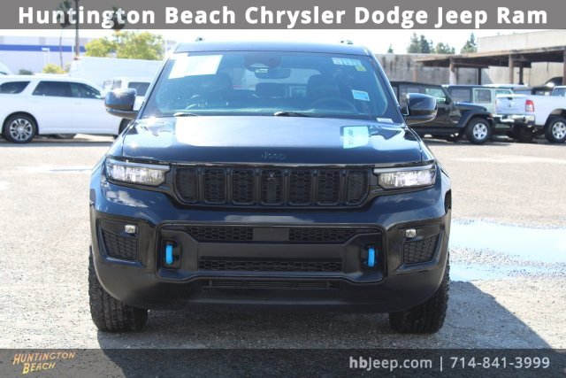 Used 2023 Jeep Grand Cherokee Trailhawk image 2