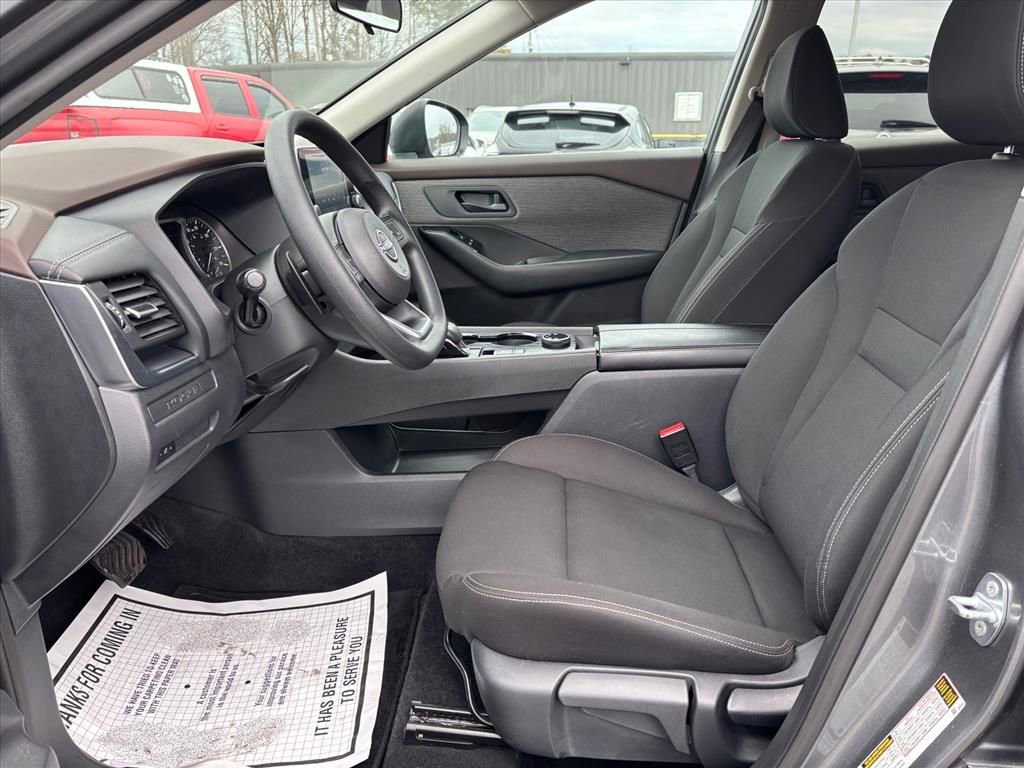 Used 2023 Nissan Rogue S image 11