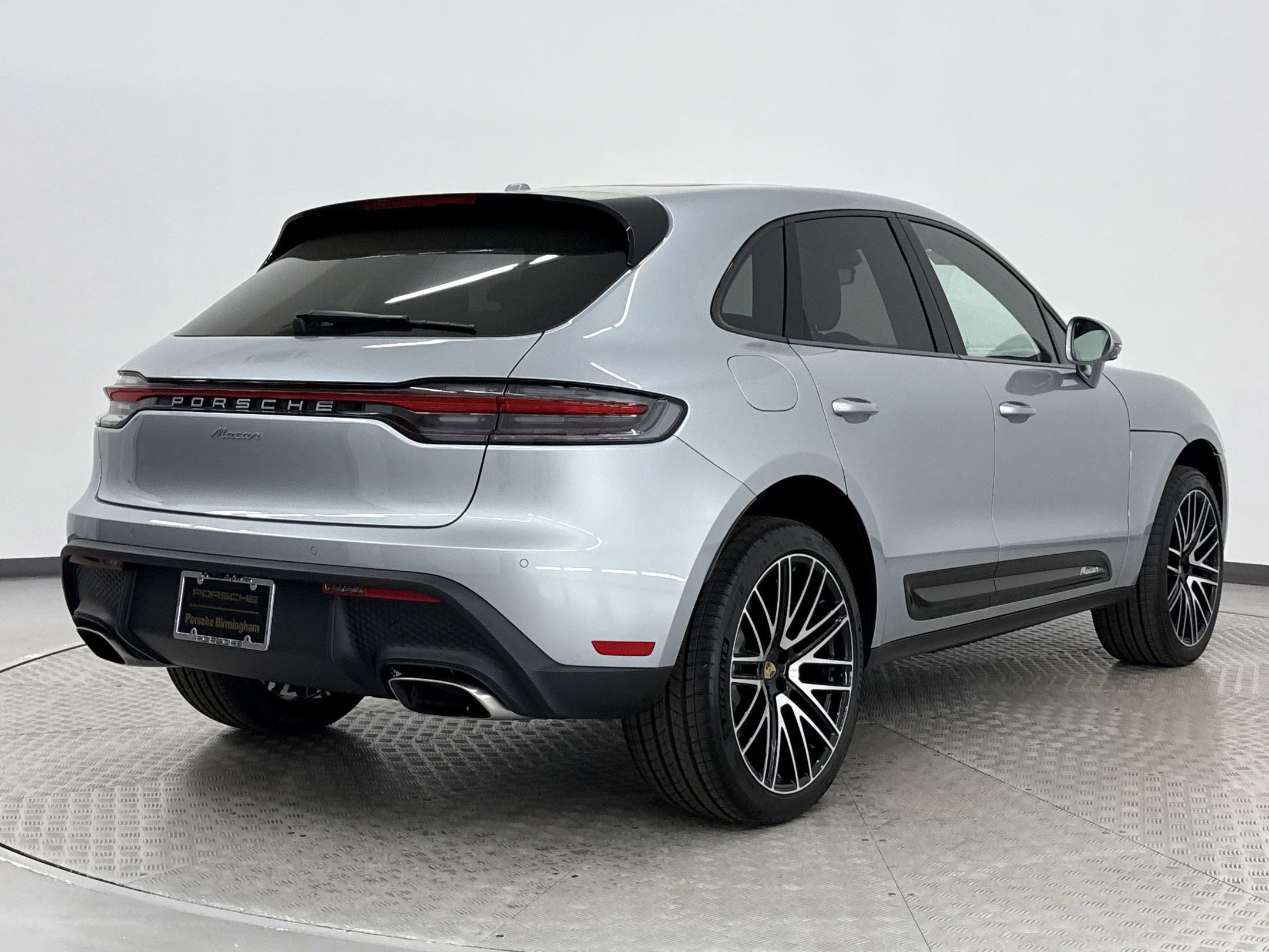 New 2025 Porsche Macan image 9
