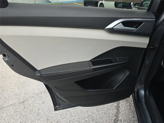 Used 2025 Volkswagen Taos SEL image 11