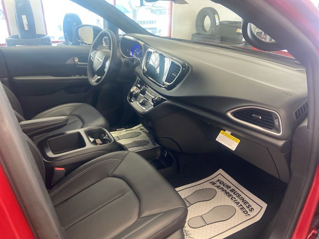 New 2026 Chrysler Voyager LX image 19