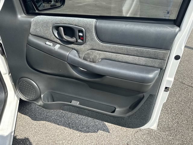 Used 2002 Chevrolet Blazer LS w/ Preferred Equipment Group RWD image 23