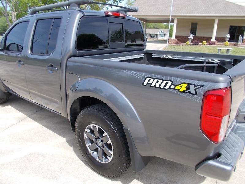 Used 2020 Nissan Frontier PRO-4X w/ Pro-4x Utility Package image 5