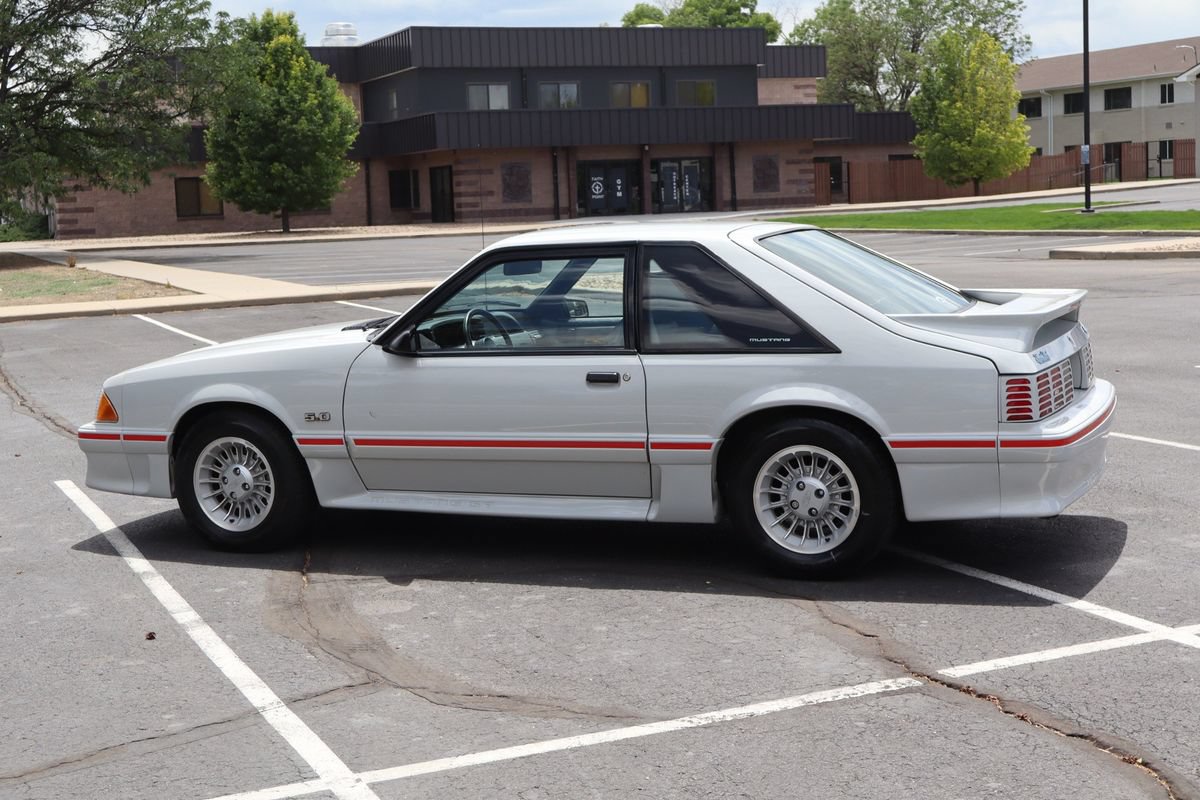 Used 1988 Ford Mustang GT RWD image 8