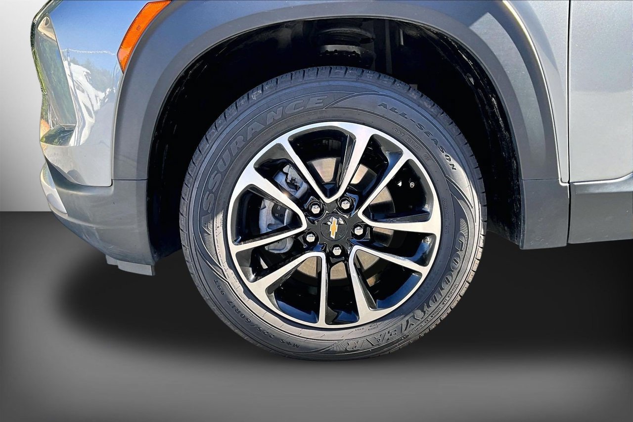 Used 2025 Chevrolet TrailBlazer LT AWD/4WD image 30