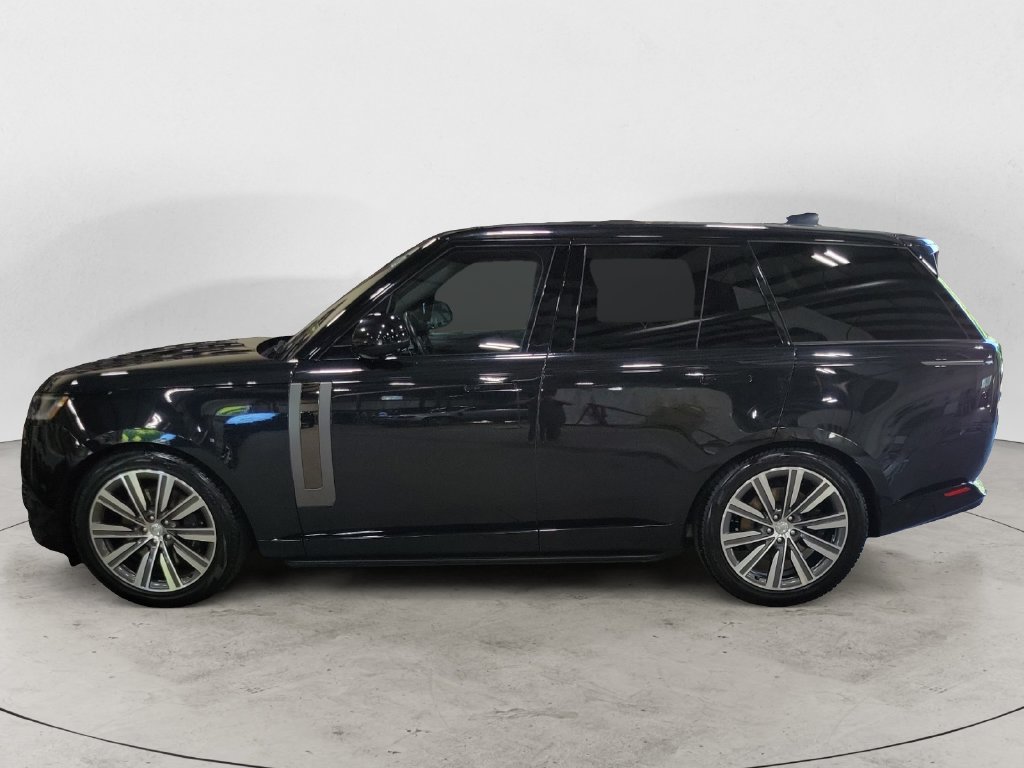 Used 2023 Land Rover Range Rover SV AWD/4WD image 2