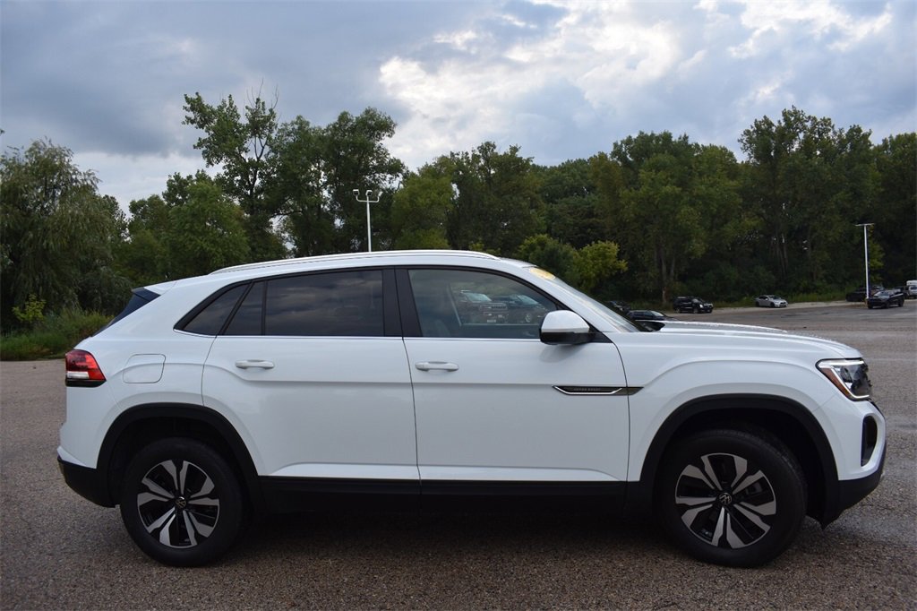 Used 2024 Volkswagen Atlas Cross Sport SE image 9