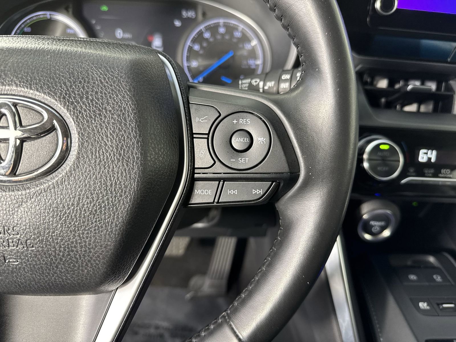 Used 2024 Toyota Venza LE image 13