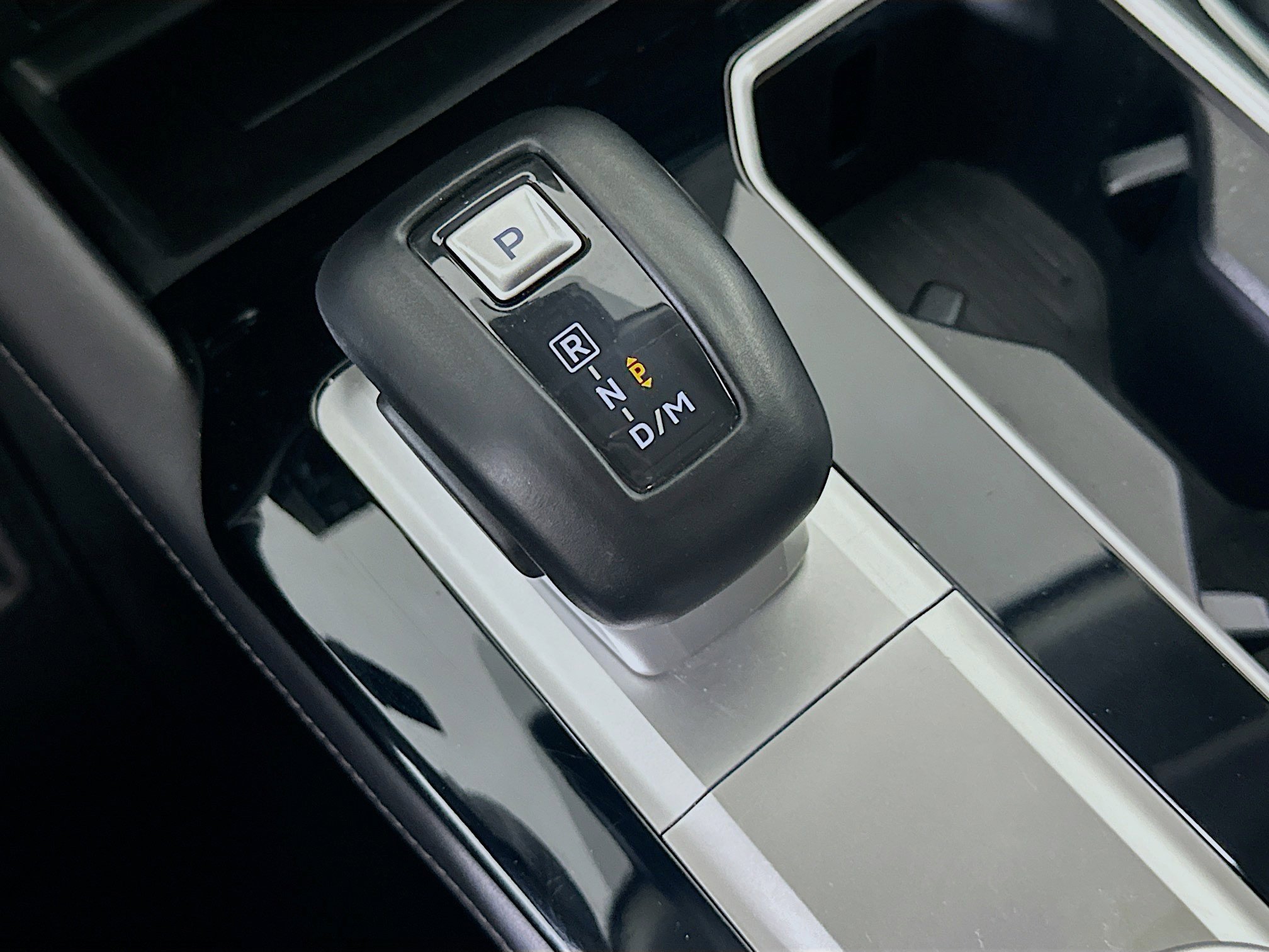 Used 2025 Mitsubishi Outlander SE FWD image 25