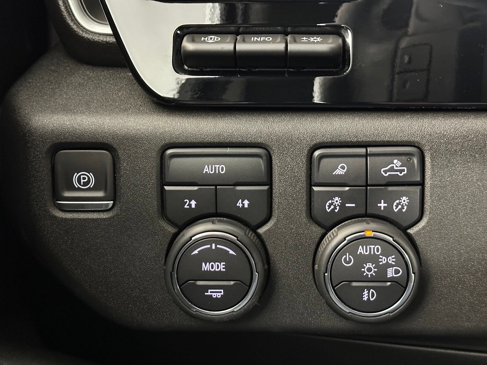 Used 2023 Chevrolet Silverado 1500 LTZ w/ Technology Package AWD/4WD image 38