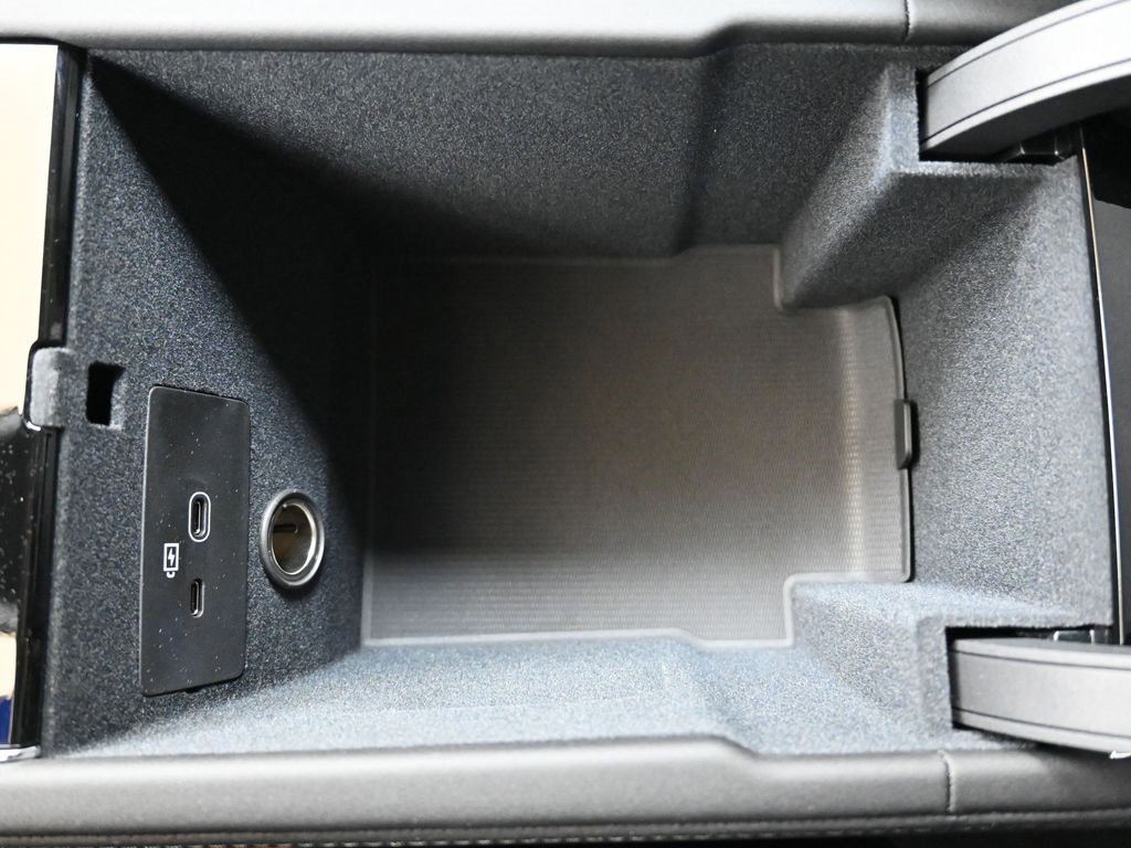 New 2026 Volvo XC90 B6 Ultra w/ Lounge Package image 38