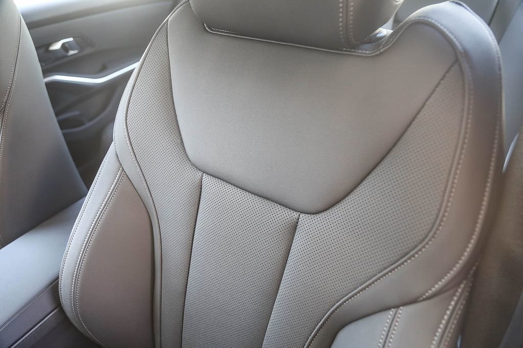New 2026 BMW 330i Sedan w/ Convenience Package RWD image 21